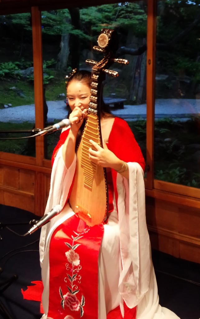 竹田耕三先生からいただいた赤いショールをまといご出演された宗ティンティン様