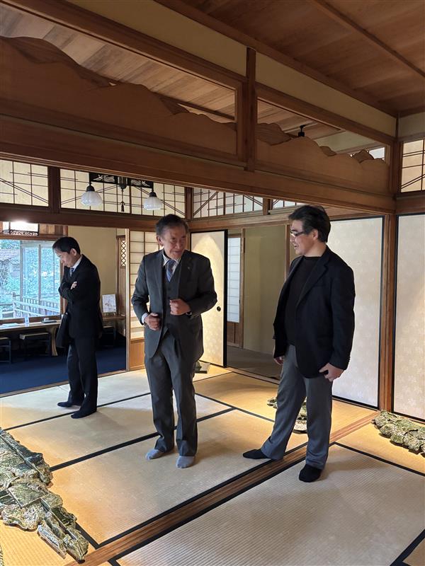 瀬戸市長　川本 雅之さまご鑑賞の様子