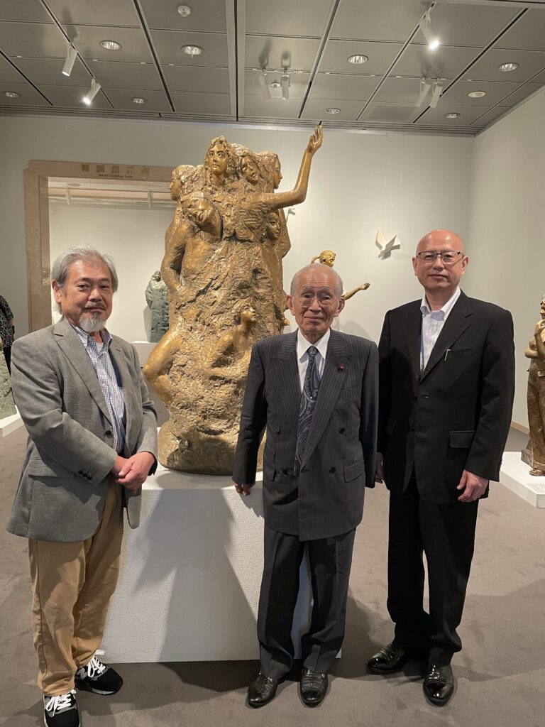 左　堀龍太郎先生（彫刻家・日展会員）
中央　山本眞輔先生（彫刻家・日本藝術院会員）
右　櫻井真理先生（彫刻家・日展会員）